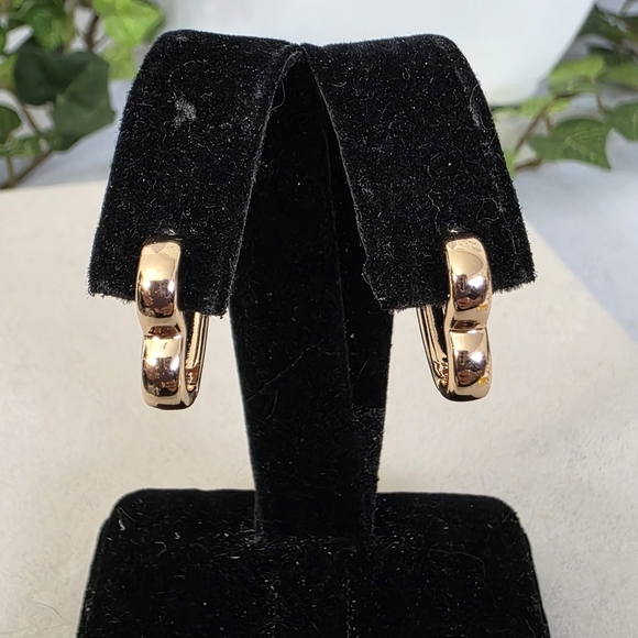 Gold Filled Huggie Heart Hoop Earring - Picture 7 of 10